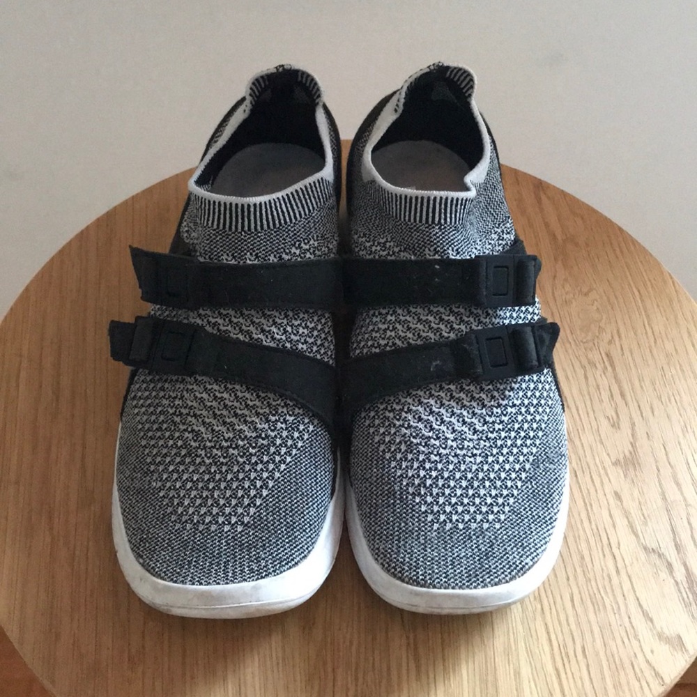 Nike women’s sneaker size 7.5